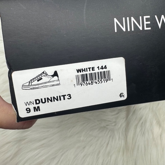 Women's Dunnit Lace-Up Round Toe Casual Sneakers - Picture 8 of 8